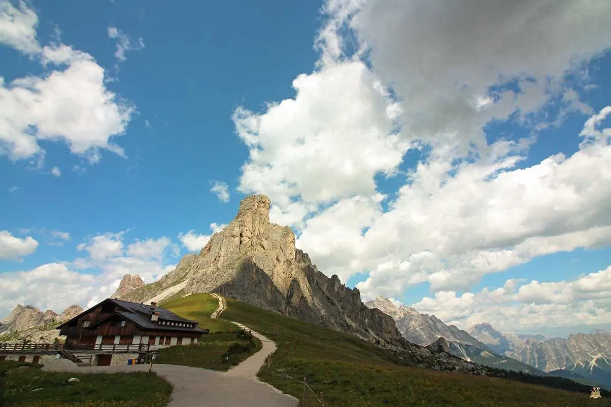 PUEBLO MAS BONITO DE DOLOMITAS