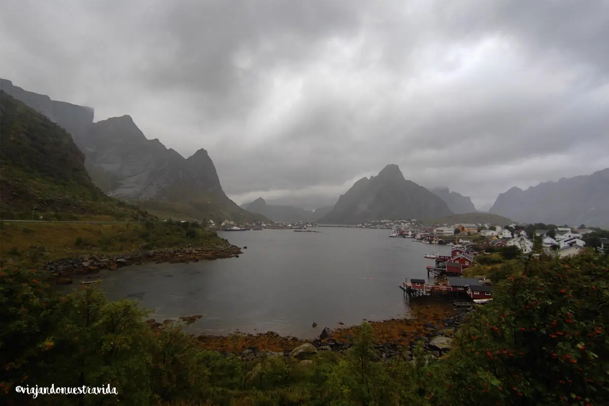 reine pueblo que ver en las islas lofoten