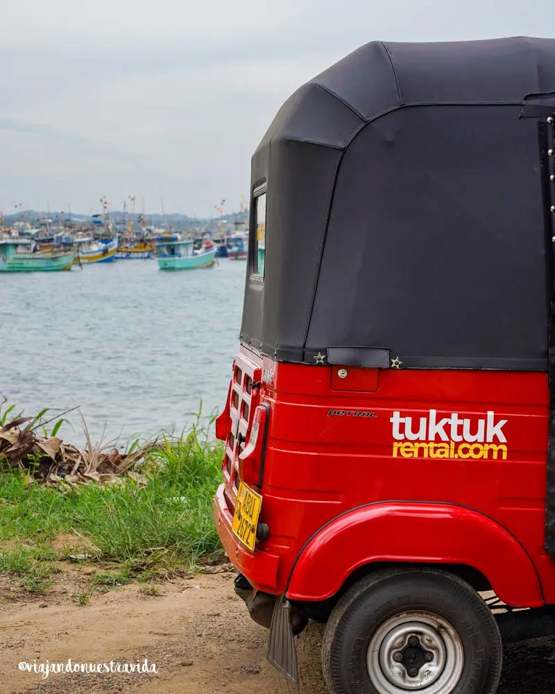 alquilar un tuk tuk en sri lanka con tuktuk rental