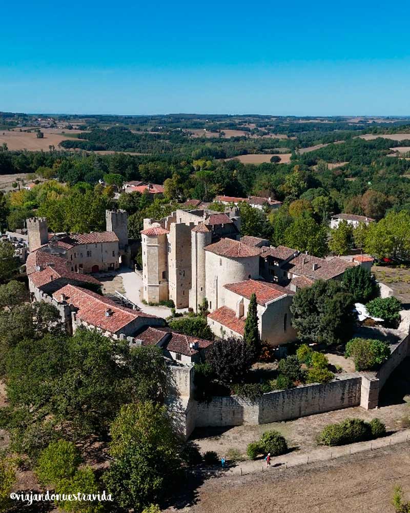 Vista a dron de Larresingle, un pueblo del sur de Francia