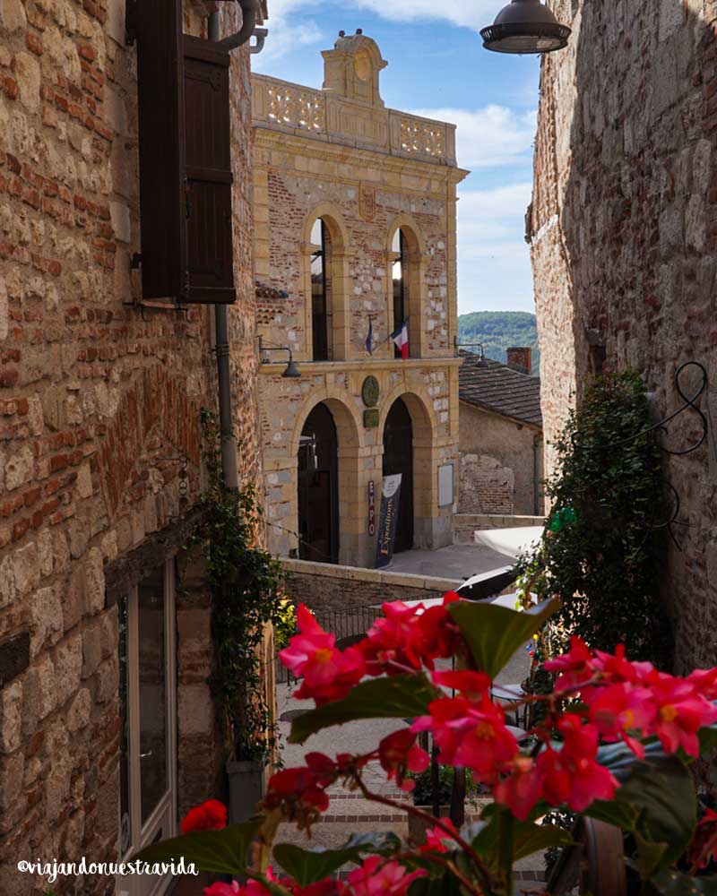 Callejones empedrados del pueblo medieval de Penne-d'Agenais